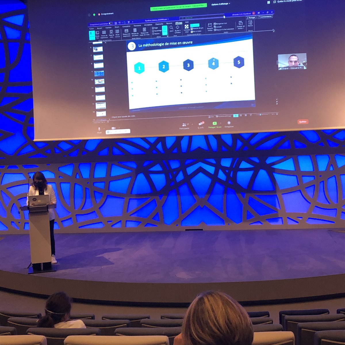 Pitch n2️⃣avec <a href="/RealTeamBrain/">TeamBrain</a> !
Cette #startup prend le relai d’un #chatbot et aide à optimiser les usages des applicatifs !
1 système qui aide à construire une connaissance commune, pertinente et à jour 🖥