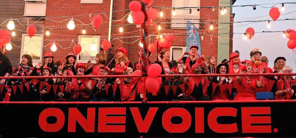 OneVoiceCC's tweet photo. 8 years ago... what incredible memories of the #PrestonGuild 2012 Torchlight procession!! ❤️
Were you there? 🎶🎶🎶
#Guild2012 #Preston #ProudPreston https://t.co/7jyftxFXkv