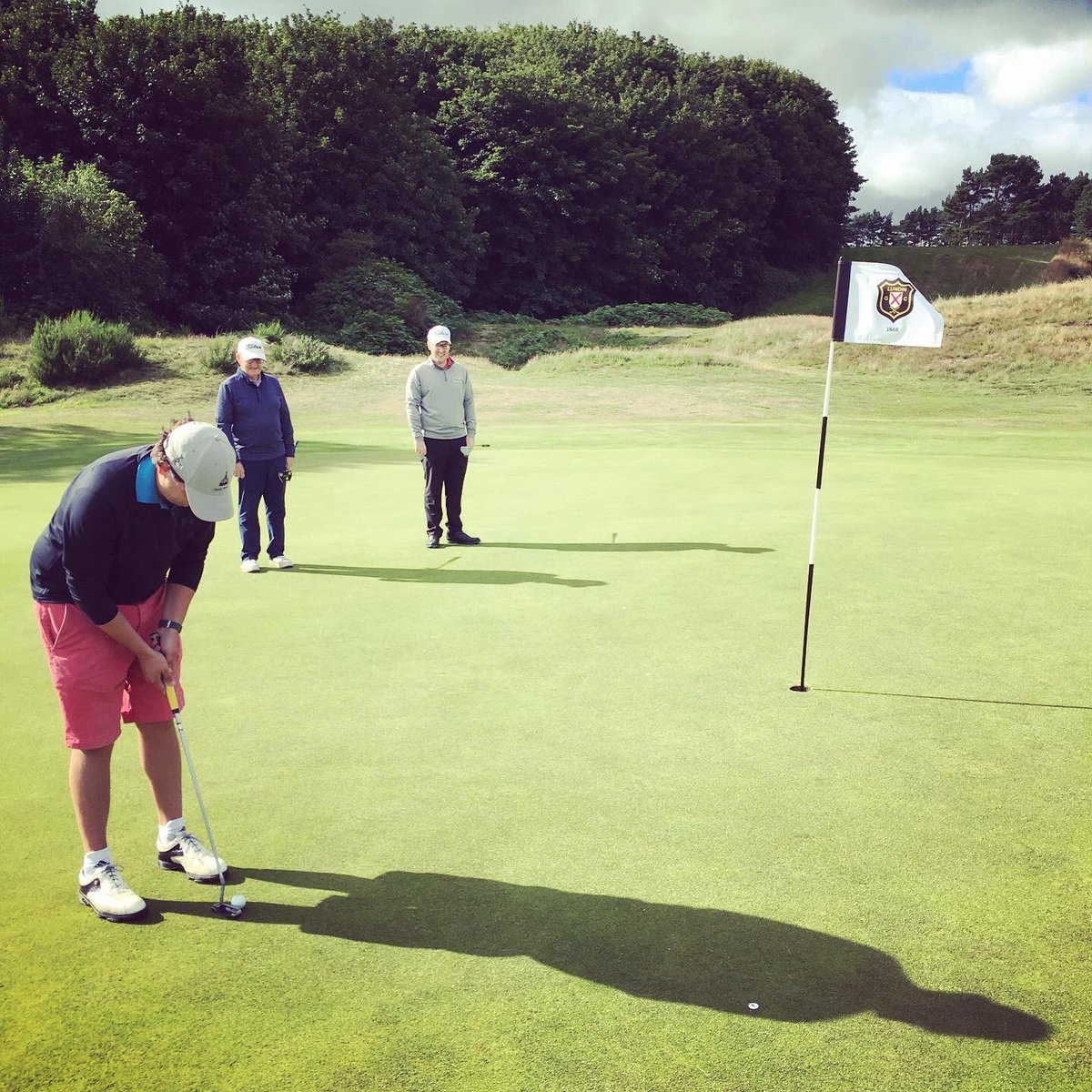 GolfConcierge18's tweet photo. Finally made it up to Lundin Links in bonnie @VisitFifeGolf , tough first 4 holes straight into the wind but an enjoyable scoreable back 9 and only 20 mins from St Andrews 💨🏴󠁧󠁢󠁳󠁣󠁴󠁿⛳️🔝

#lundinlinks #fife #golf #tour #openqualifying #testyourgame @scotlandhomeofgolf @Linkswhistory https://t.co/TTW84Z3Uej