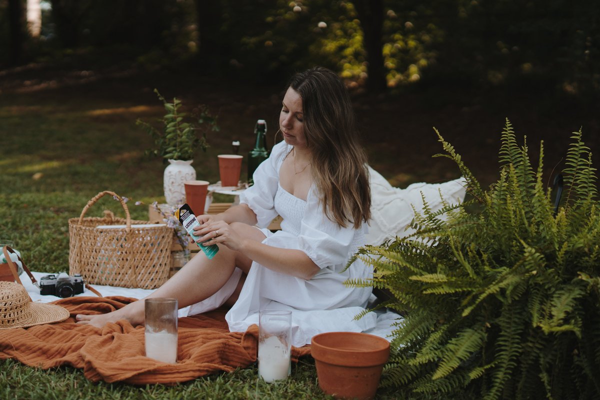#AD Sharing date night essentials for an at-home picnic. Featuring LISTERINE® Ready! Tabs™ Chewable Tablets in Soft Mint that will help curb any type of "mask breath". #CleanHealthyBold someprettything.com/backyard-date-…