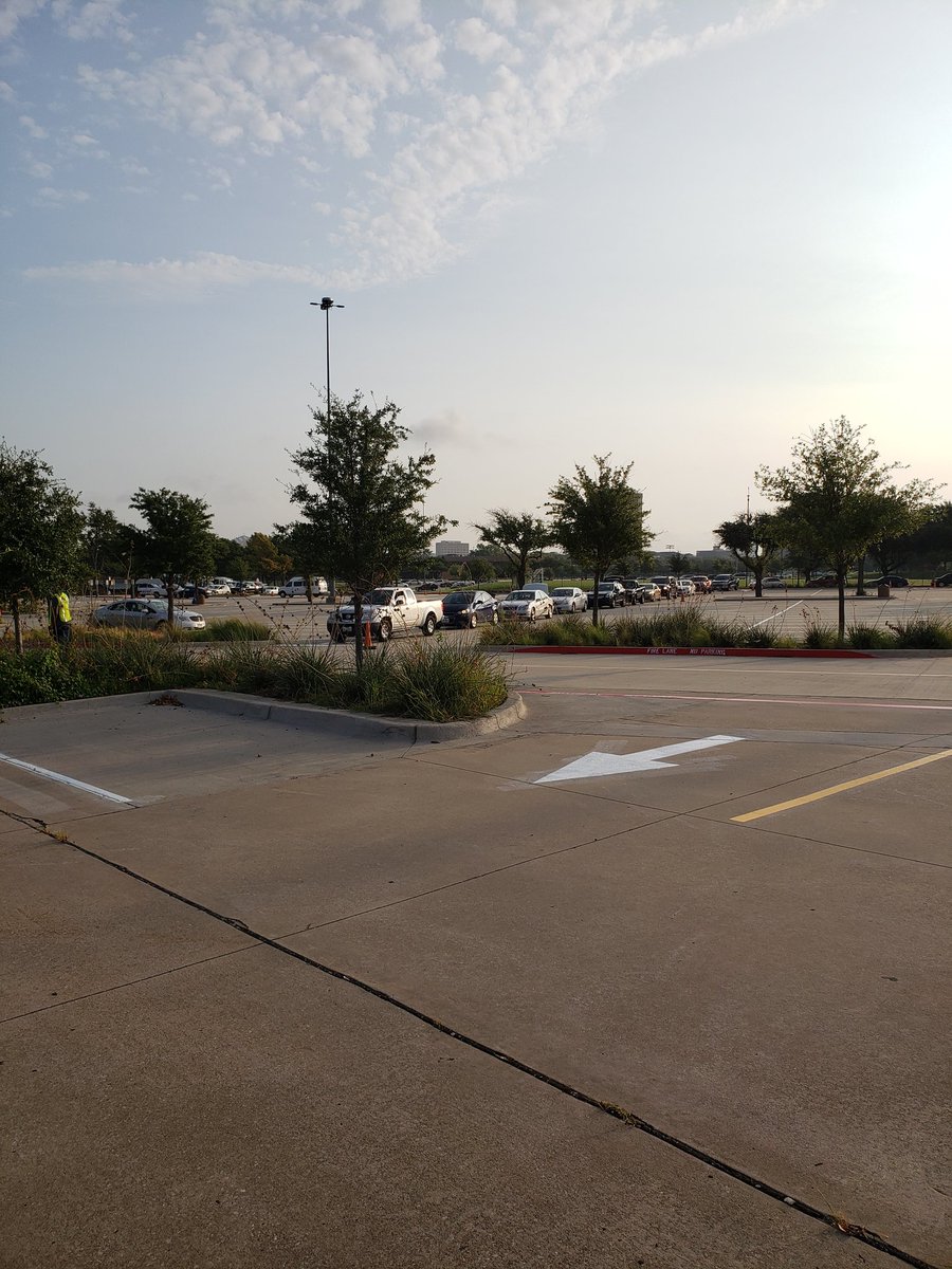 Capi2870's tweet photo. North Texas Food Bank handing out food at Dallas College - Brookhaven Campus! https://t.co/ifVRJT0XCm