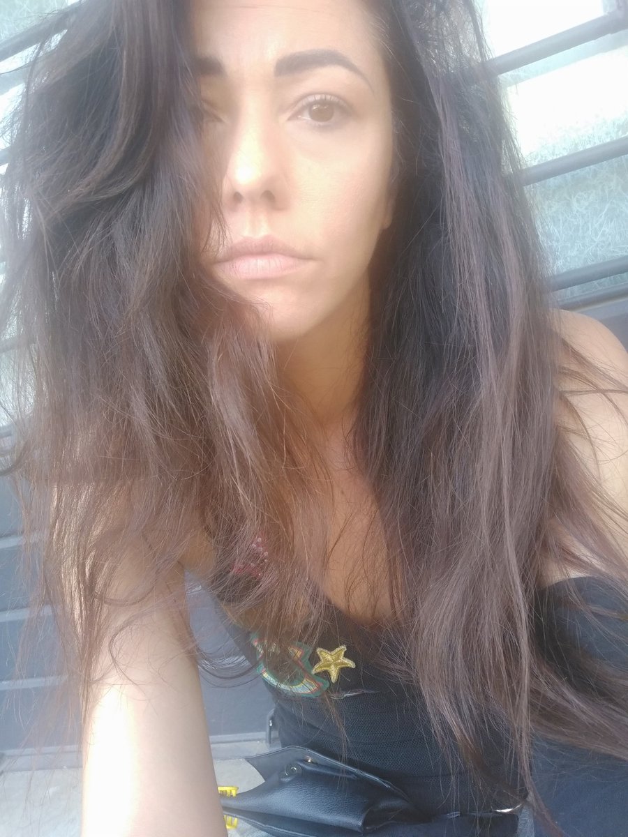 Bene_dica's tweet photo. A facce come il culo come siete messi? 🤣🤣🤣🤣🤣 #celapossofa #èsolomartediegiastocosi https://t.co/vCfJzbSpDJ