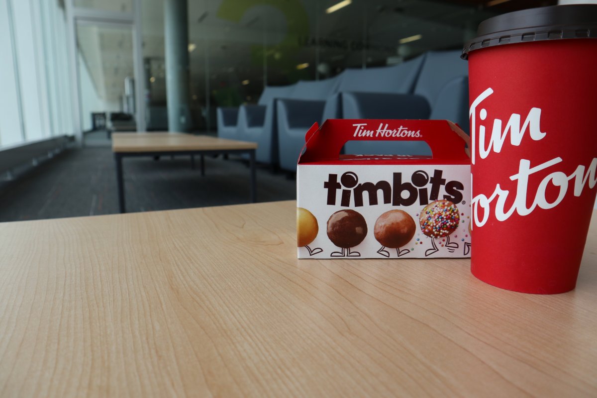 HumberRetail's tweet photo. First day of school! Looking for a cup of coffee and a treat before class? One of our favourite pick me ups is a Tim Horton's beverage and a box of timbits! 😍 #HumberCollege #DiningPlan #TimHortons #FirstDayOfSchool #HumberHawks https://t.co/RQgdrCjq5j