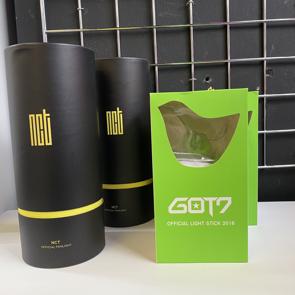 KStars722's tweet photo. PLEASE NOTE!
We will check every lightstick before posting to ensure the box is not damaged and the lightstick itself works!
#kpop #kpopuk #kpopshop #kpopshopuk #lightstick #blackpink #blackpinklightstick #astro #astrolightstick #shinee #shineelightstick https://t.co/yiMUB1LsIw