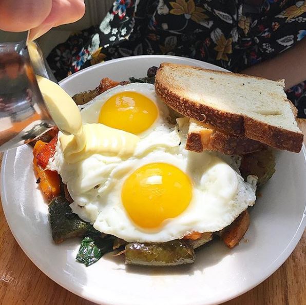 rightforkdiner's tweet photo. Always sunny days here at Right Fork Diner ☀️😎🍳
.
Order Online Here: https://t.co/bnlMETON1q
.
.
.
.
.
#TheRightForkDiner #TheRightFork #EdgartownMA #MarthasVineyard #VisitMV #foodstagram #instafoodies #instaeats #breakfastisserved #breakfast 
.
📷 @visitedgartown https://t.co/6UwgW0E5bT