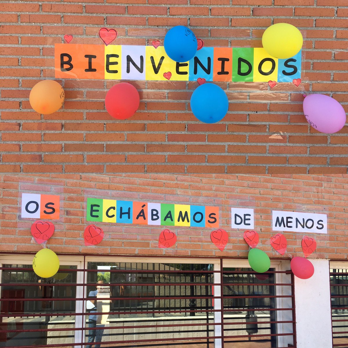 CFuentesclaras's tweet photo. Inicio de curso estupendo gracias a la colaboración sobresaliente de profes, padres y alumnos. 
#juntosesmasfacil
#vueltaseguraalcole https://t.co/eNLCCEzpLk