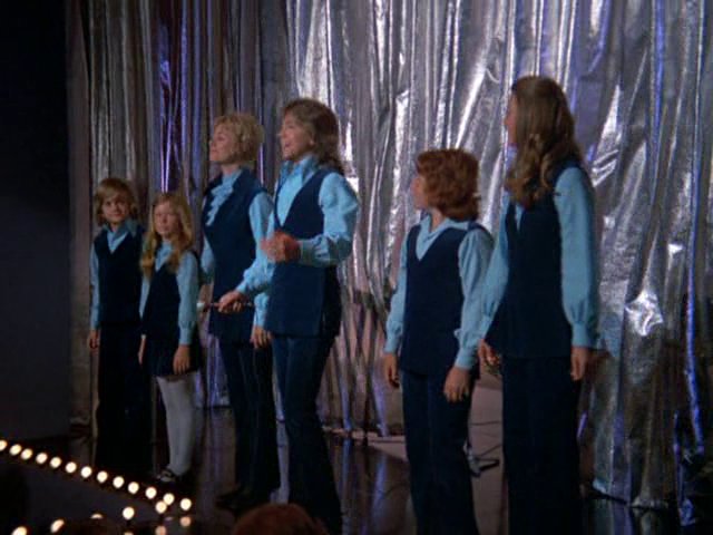Jess22bsb's tweet photo. #TodaysPartridgeFamilyPicOfTheDay
Features the concert outfits they were on the show.. Here are some of them.. I like them all the blue one really brought out David's beautiful eyes.. ❤❤😍 #DavidCassidy #PartridgeFamily #Septembertribute #50yrs #cutieonstage https://t.co/Mhi54b3e20