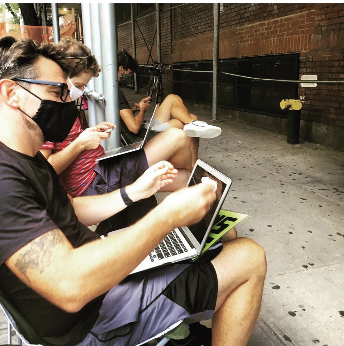 saribethrose's tweet photo. We’re working in front of our building bec even though we’re missing items from UFT’s supposedly mandatory safety checklist, teachers were asked to return to our building today. NYC has deemed school buildings unsafe for students,so why is  it safe for teachers? @MOREcaucusUFT https://t.co/BJfubI5g0U