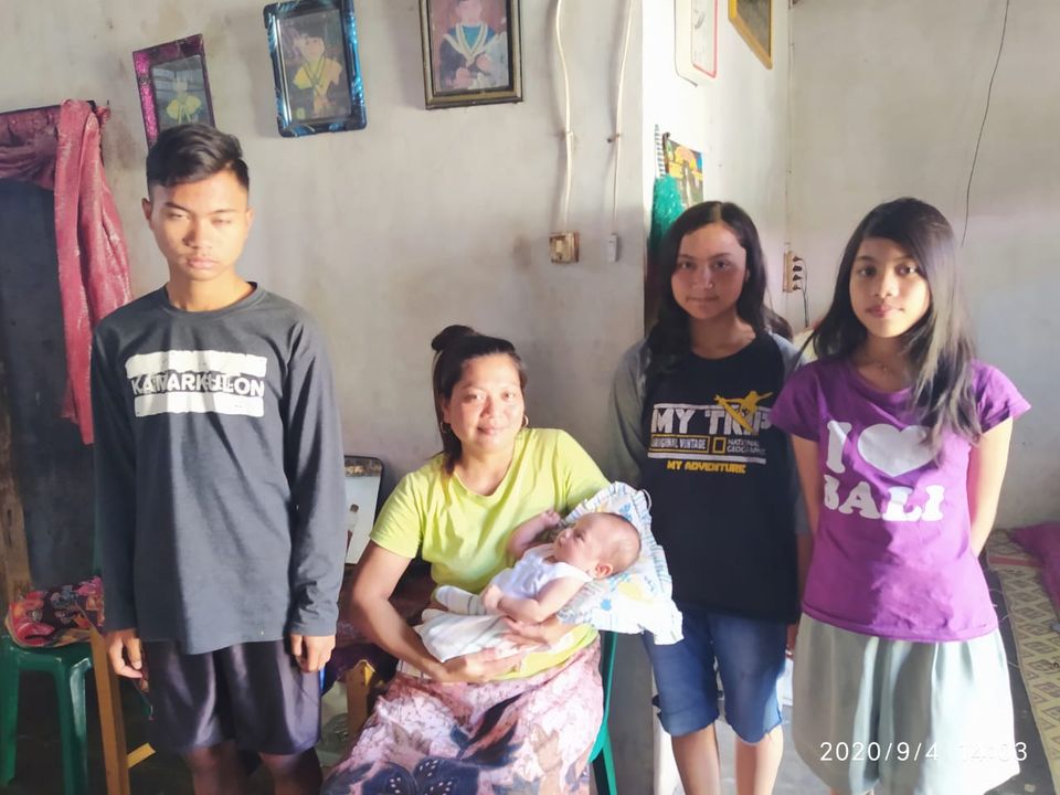dasipeduli's tweet photo. #dasipeduli
TUNA WISMA BANYAK ANGGOTA KELUARGA
Pak Supri dan Bu Sus
RT:02/RW:01 Basri, Sidorejo, Kendal,
KABUPATEN NGAWI KODE POS 63261.
Pasangan keluarga ini berangkat dari status duda dan janda yang masing-masing punya kewajiban menjadi orang tua asuh bagi anak-anaknya dr- https://t.co/n7JM3WKwPc