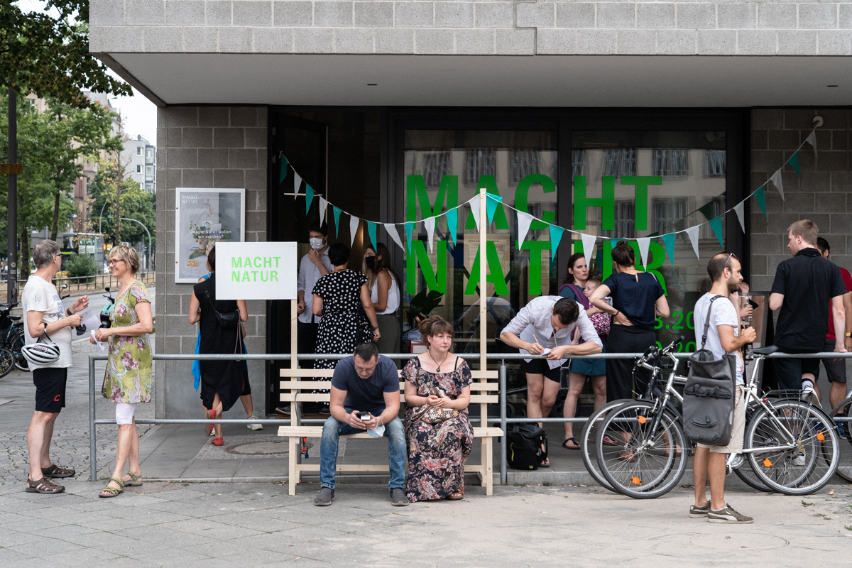STATEStudioBLN's tweet photo. Wir laden euch herzlich zu der #MACHTNATUR Finissage am 10. September ein! Nutzt die Gelegenheit, bei kühlen Drinks und einem DJ-Set von @HannaHengzt in die Welt der Insekten, Pflanzen, des Boden und der Luft einzutauchen! 🥂🦗 https://t.co/JJDg1Wna5G 📸Anne Freitag @BMBF_Bund https://t.co/RYTJbGvbVD