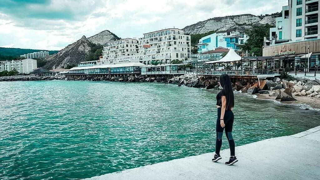 69Azzurra's tweet photo. Ti piace il panorama? ♥
#maialina #vogliosa #accarezza #tivoglio #corpo #piedi #piedinudi #piedini #lecca
#leccami #baciami #culo #model #modella #gambe #bangata #scopamica #queen #regina #mistress #queening #poesia #arte #piedeinfaccia #azzurra #azz… https://t.co/sKDZLNc3Ai https://t.co/fCY3L3u2nt