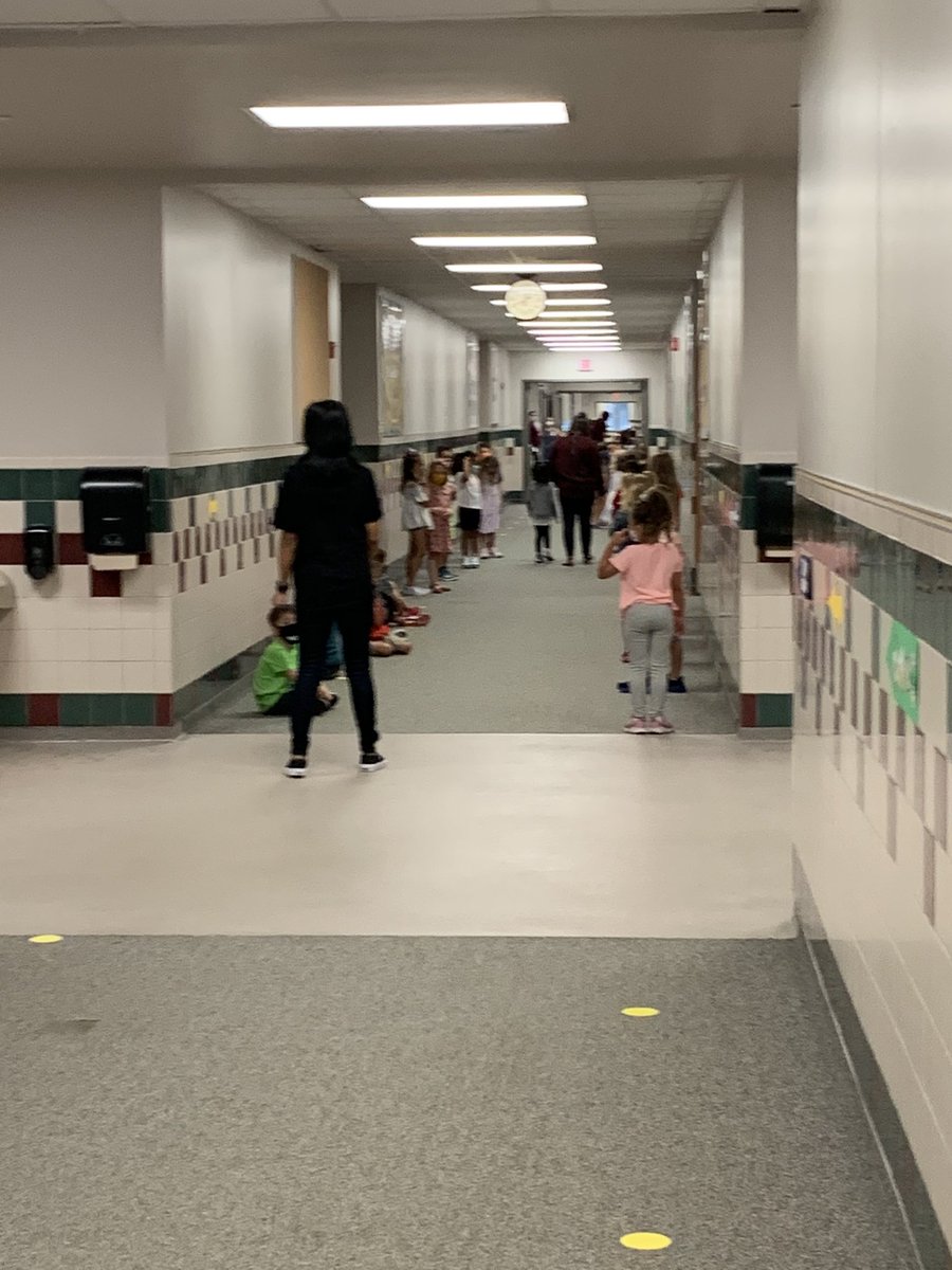 Amazing Plain Elementary staff ready to greet Pre-K, K, 1st, SPED, and LISD staff children to in person learning. Excited to see all the bright young students today. #1lisd <a href="/cdawnpeterson/">Dawn Peterson</a> @Crispeone