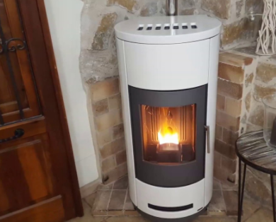 Calienta tu #hogar de forma sostenible con #pellets 🏡y usa la ceniza resultante de su quema como #abono en tu jardín, huerto y plantas🌱
No olvidemos que son simplemente cenizas de madera, totalmente #biodegradable y con altas concentraciones de nutrientes minerales✅