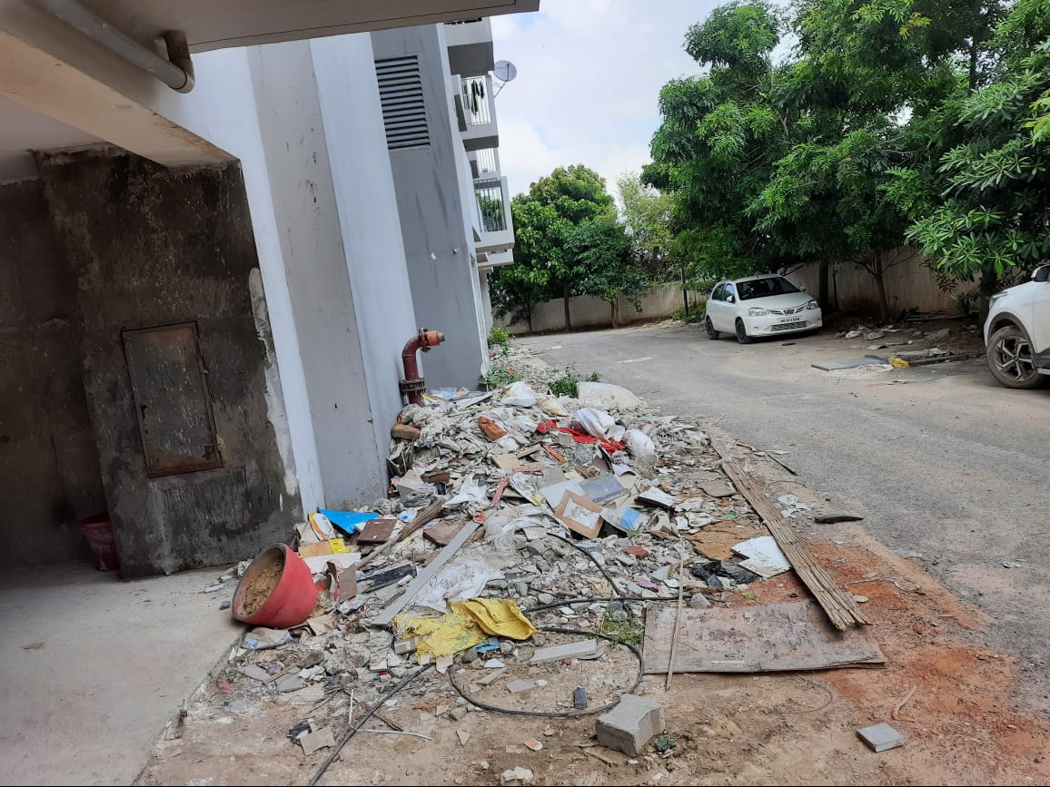 gsinglajourno's tweet photo. #IREOSKYON
#EWSFlats
@ireoworld ने सुविधाओं के नाम पर लोगों को ठगा। लोग बिजली, पानी, सीवर, सफाई, सड़क, ड्रेन जैसी बुनियादी सुविधाओं के लिए परेशान।
@mlkhattar @cmohry @kMakrandIAS @DC_Gurugram https://t.co/RLWvYlI5HD