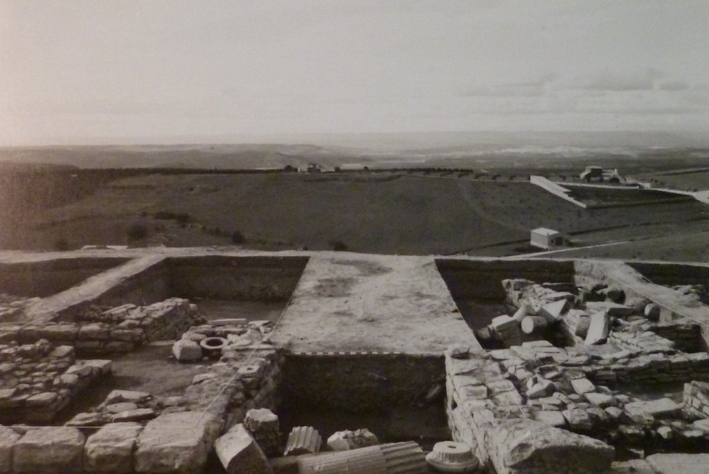 Arturodelp's tweet photo. #Miscelánea | Mi primer contacto con la #arqueología fue en 1989, tenía 17 años y participé en la excavación de #Obvlco. Aquí os dejo estas imágenes poco conocidas de aquella campaña. Su autor, mi buen amigo Pedro Cantalejo. 🖱️ https://t.co/wA7kIXfD9p https://t.co/YyfL9uwU99