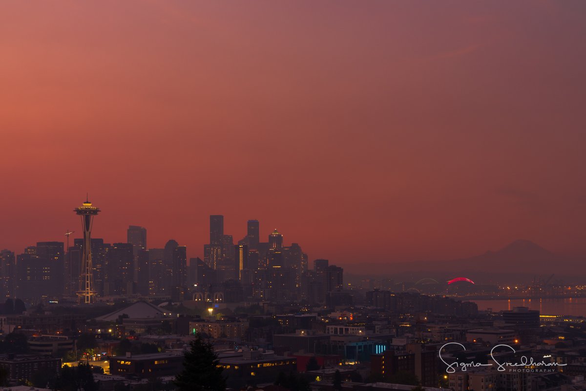 #Seattle covered with a thick layer of the #WaWildFire smoke at sunrise this morning. Please stay safe out there, everyone!