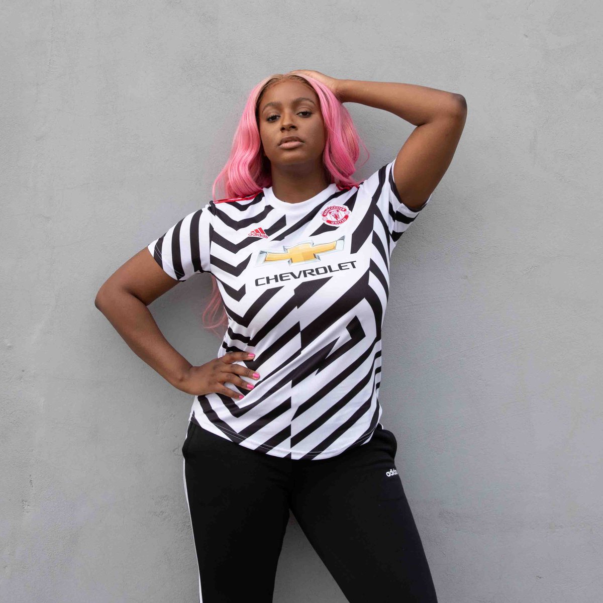 cuppymusic's tweet photo. RETWEET if you love the NEW MANCHESTER UNITED jersey! ⚽️🙌🏾 #CuppyMUFC #ReadyForSport 🔴 https://t.co/RZO8B591yv