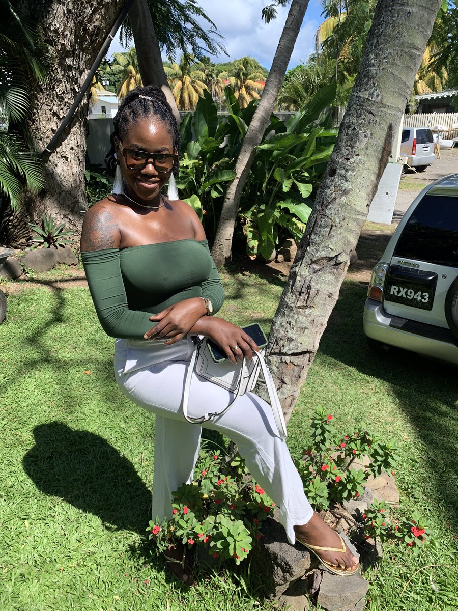 IshertaM's tweet photo. Me na live fuh impress people 🤍💚 https://t.co/HFilowAv9r