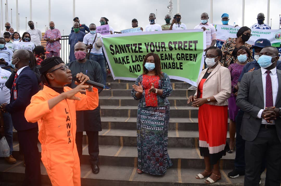Lawma_gov's tweet photo. To create awareness on the importance of sustainable waste management, we joined the wife of the Lagos State Governor, Dr. (Mrs.) Ibijoke Sanwo-Olu, during today's "Walk-Against-Waste", organised by SWEEP Foundation, in conjunction with #LAWMA, at Alausa, Ikeja.

#KeepLagosClean https://t.co/OmiXhXAFwi