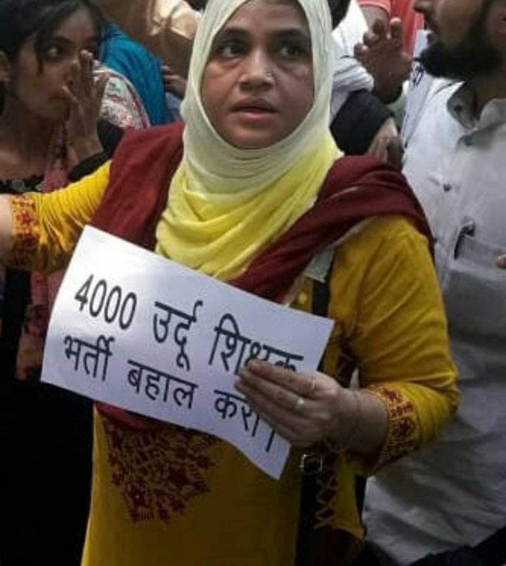 quaum_abdul's tweet photo. #4000urdubharti #4000_उर्दूभर्तीपूरी_करो #urdu4000bharti  #up में योगी सरकार आई है हमारे रोजगार पर रोक लगा रखी सरकारे आती है जाती मगर नुकसान हम जैसे  बेरोजगारों का होता है एक सरकार की भर्ती दूसरी सरकार नहीं करती इसमें एक विद्यार्थी अभ्यर्थी की क्या गलती @sakshijoshii @ndtvindia h https://t.co/MOodUX2ncR