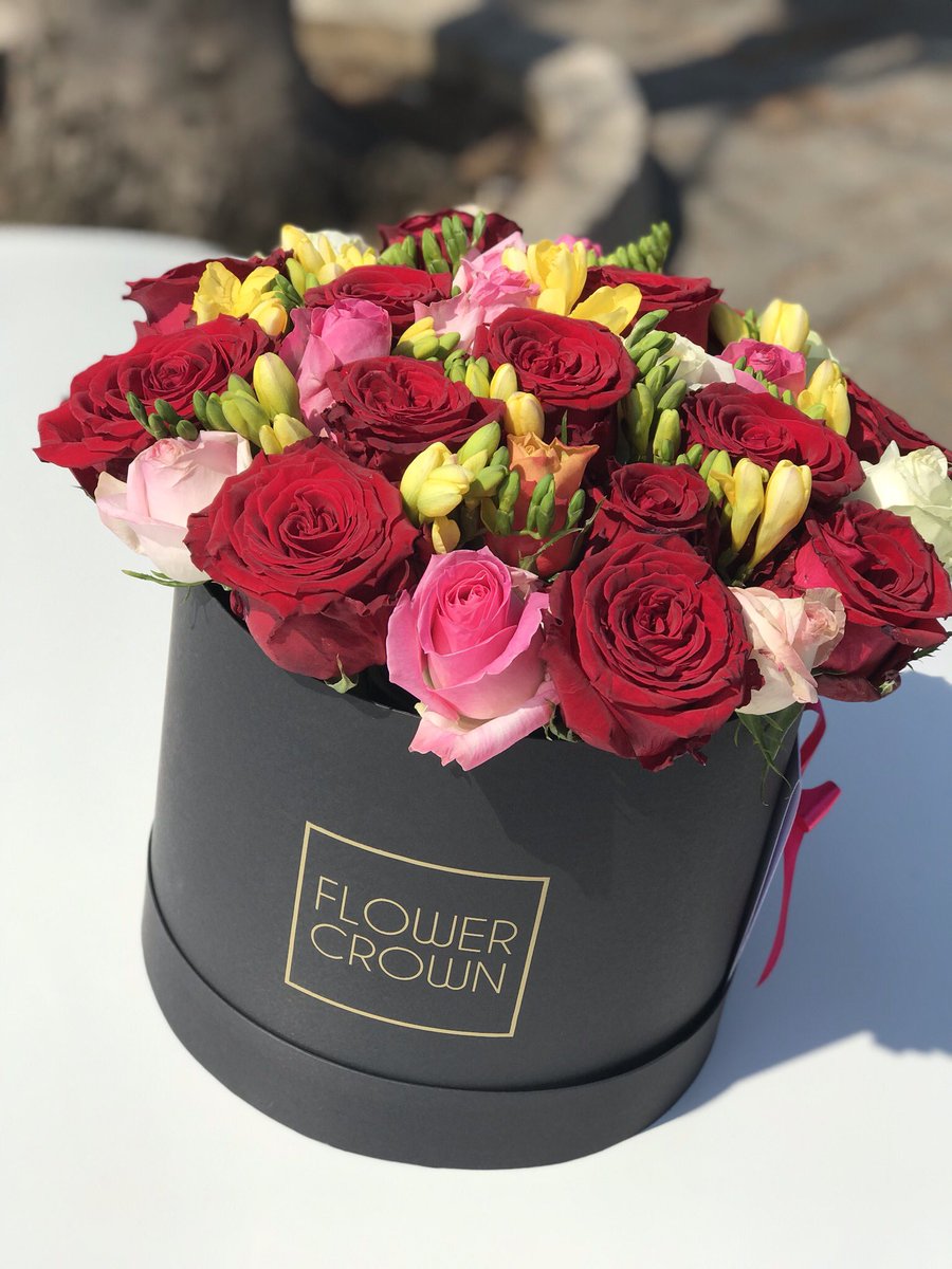 flowerr_crown's tweet photo. GIVEAWAY TIME!!🎁

We are turning 2🎂🎈
To celebrate 🎉 we're giving away a large boxed arrangement, calorie box and a surprise gift 😃

To enter:
#FlowerCrownTurns2
Tag a Friend 
Retweet this post
&amp; Follow us

Good luck!

Competition ends 08/10/20

Leaf an impression 😢 https://t.co/ZY9gEVHnnP