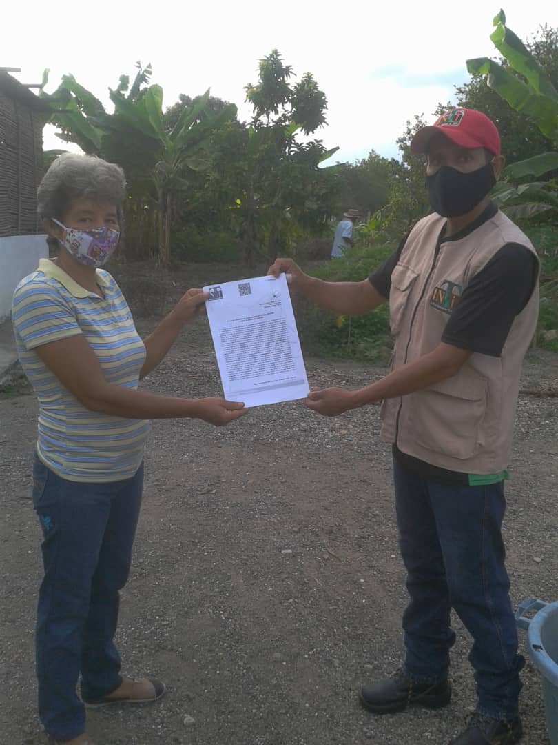 inti_ve's tweet photo. #8Sep | Continuando con la entrega de superficie productiva a conuqueros y conuqueras, el Instituto Nacional de Tierras a través de su Oficina Regional Trujillo, entregó 7 instrumentos agrarios a campesinos productores del municipio Candelaria.
#SolidaridadEntreLosPueblos https://t.co/viOiYZD9mG