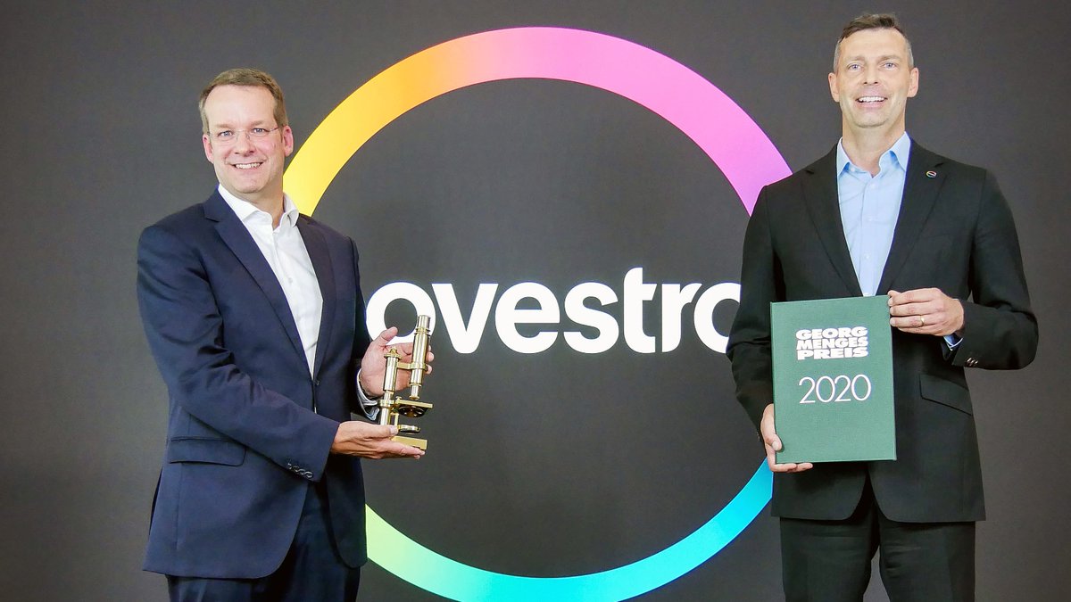 CovestroDE's tweet photo. Unserem CEO @MSteilemann wurde der Georg-Menges-Preis des Instituts für Kunststoffverarbeitung (IKV) verliehen. Damit würdigt das Institut der @RWTH die Positionierung Covestros pro Nachhaltigkeit und Kreislaufwirtschaft. Alle Infos 👉 https://t.co/6LYOK5g5We https://t.co/NcefKlQjPI