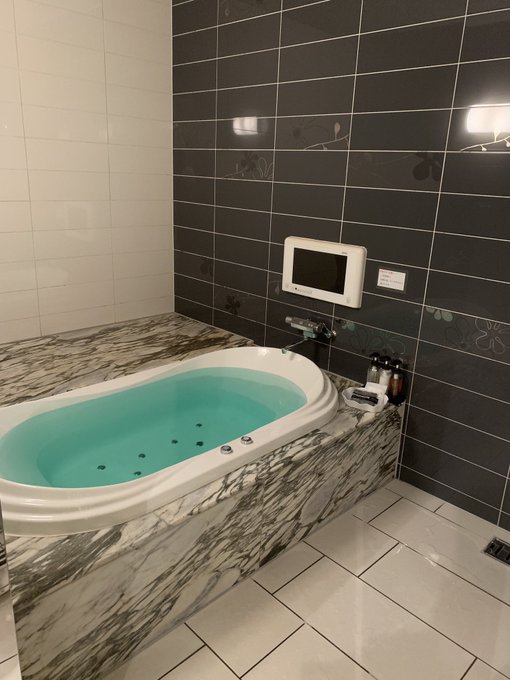 この前行ったラブホ🏨 マットプレイできるスペースいいね♡ https://t.co/0SAiX15Gz0