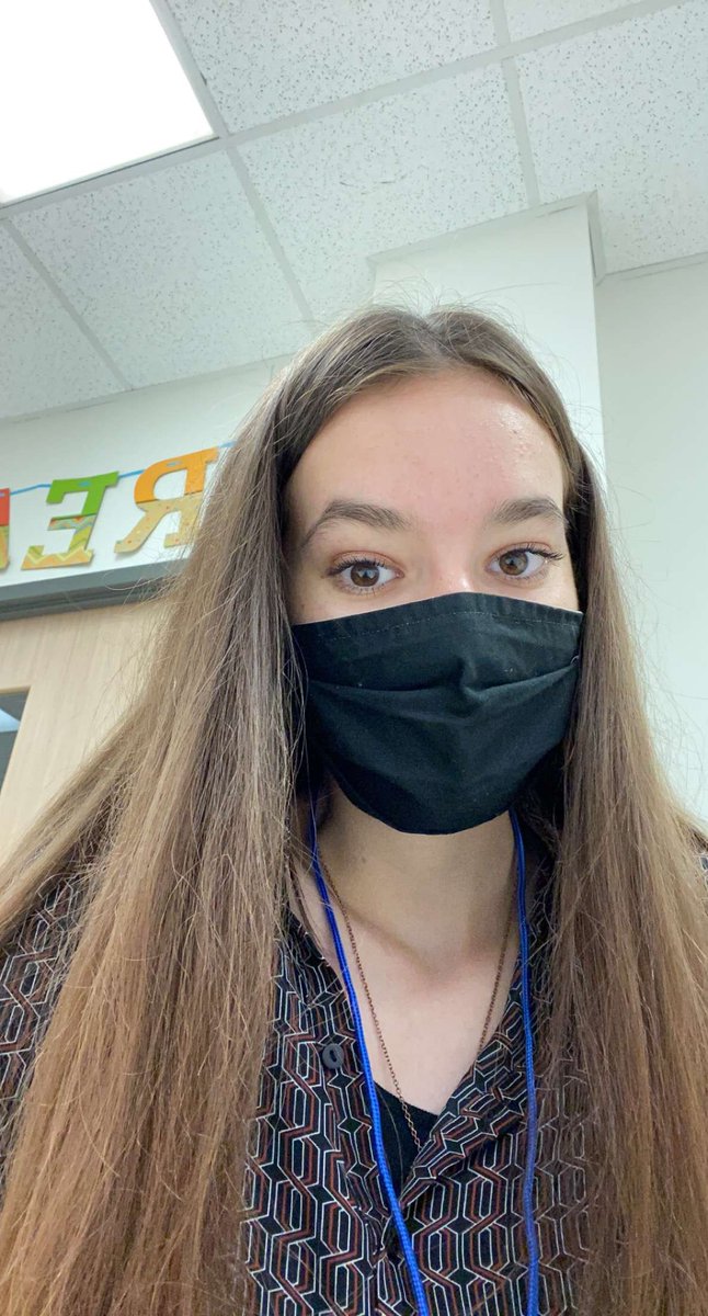 Dar_lalalala's tweet photo. The REAL first day of Senior year 💛 💙 #Takingcover #Seniors2021 https://t.co/viBLSpz0Qg