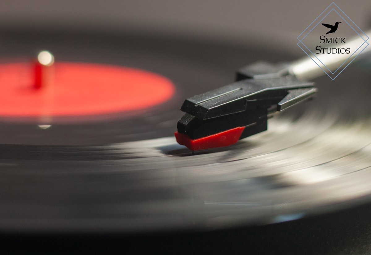 CaraSmick's tweet photo. I did a photo shoot of my record player with some albums! What's your favorite album? #photography #photoshoot #photooftheday #photographer #massachusetts #newengland #vintage #records #recordplayer https://t.co/oBVVyimsm3