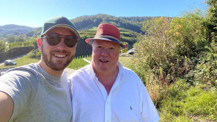 Lobenbergs am Kaiserstuhl bei Weingut Franz Keller Schwarzer Adler. 🦅 
#wein #weingut #winzer #sommelier
_____________________
Weingut Franz Keller:
gute-weine.de/deutschland/ba…