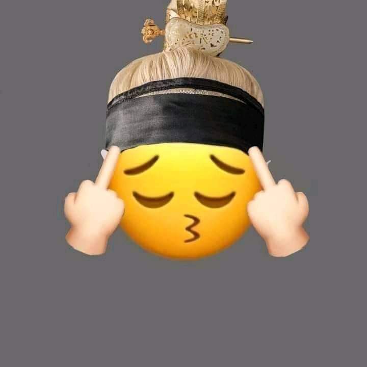THUMBELLEEEEENA tweet media