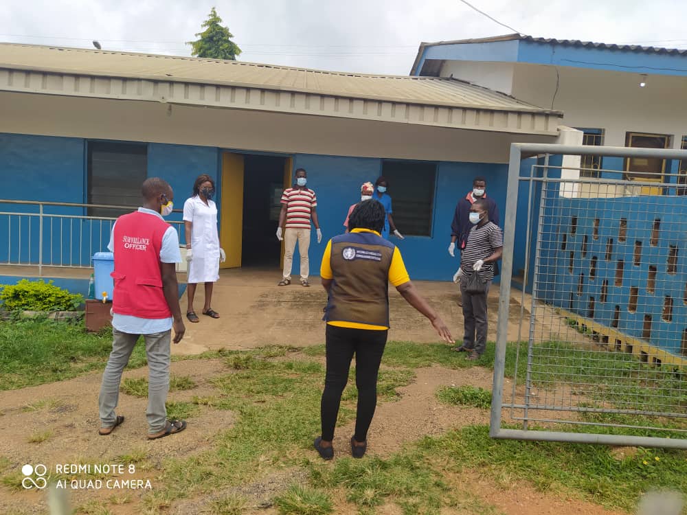 action_edo's tweet photo. The fight against Lassa Fever continues. #WHO officer @Edostate supporting sensitization of volunteers, preparation of the bait and harvesting of the vector.
#LassafeverIsPreventable.
#VectorControlIsKey
#JoinInTheFightAgainstLassaFever.
#PlayYourRoleAsLassaFeverHero https://t.co/wdRheHg6Xe