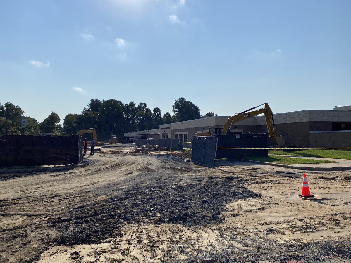 mjmsuper's tweet photo. First Day Of School visit to @hcpss_hahs. #RenovationProgress #HammondHighStrong @HCPSS https://t.co/6W83YdJirr