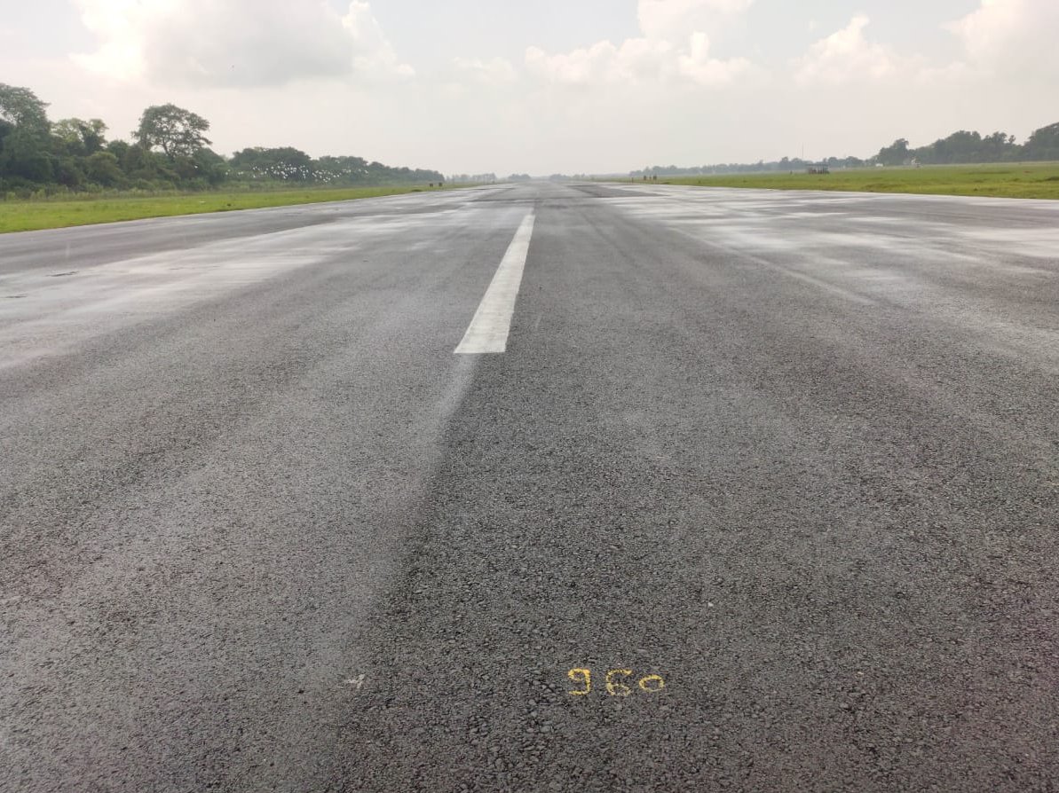 Belonging to Indian Air Force  @IAF_MCC, Darbhanga Airport has a Runway of 9000 ft. As part of  #UDAN,  @flyspicejet has been selected to operate from this airport to  @DelhiAirport,  @CSMIA_Official &  @BLRAirport.  #SabUdenSabJuden