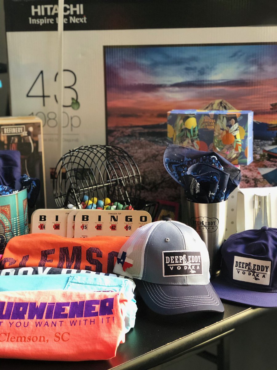 itsurwiener's tweet photo. Big Prize Bingo starts at 8 PM with great prizes including a 43” TV! Plus, 75 Cents Wings and Tenders! Swipe to see prizes! https://t.co/dL18dc5njB