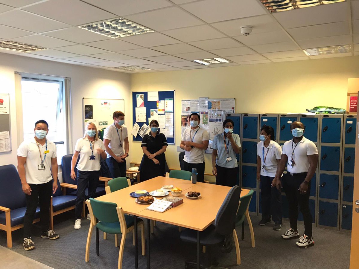 Happy #worldphysiotherapyday <a href="/CHSCS_ITT/">Havering ITT and District Nurses</a> 
Now how are we going to eat this cake? <a href="/NELFT/">North East London NHS Foundation Trust (NELFT)</a> 👏👏🥳