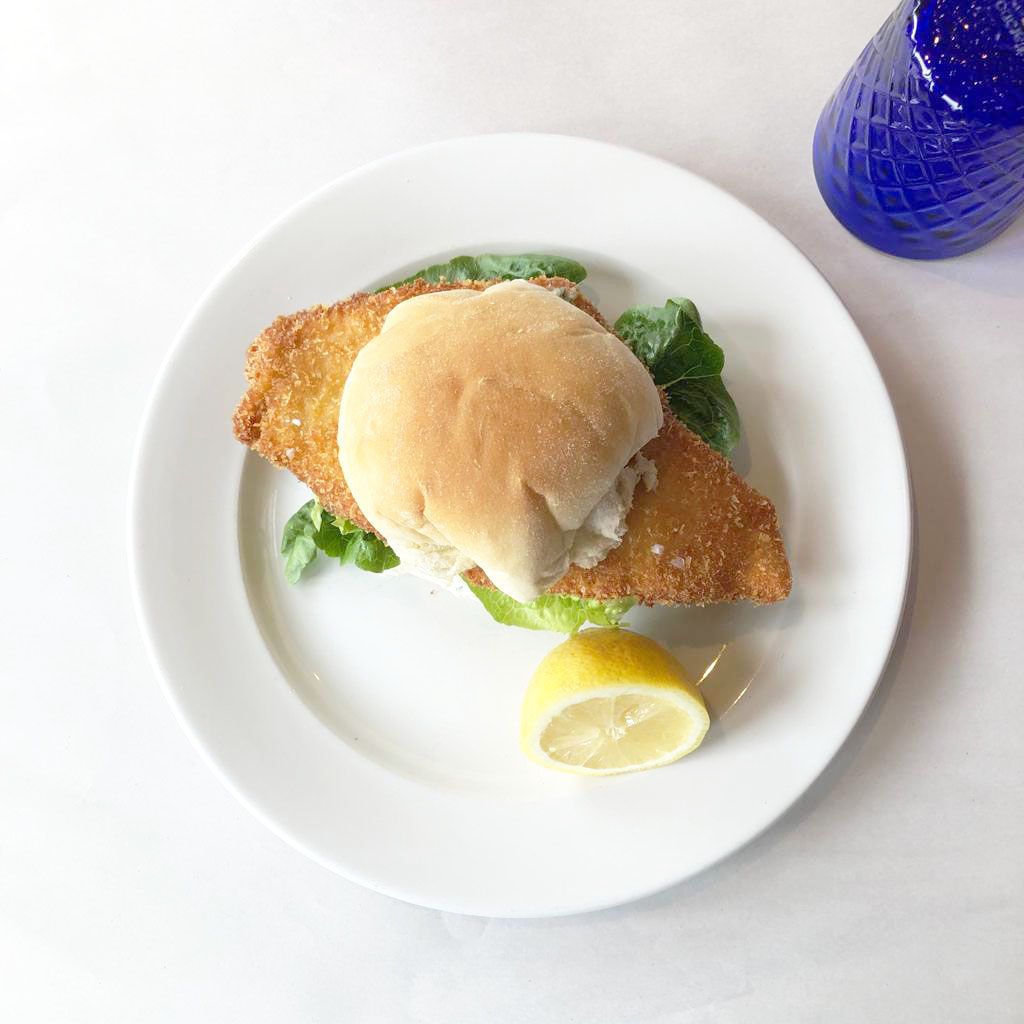 FiSH_Bristol's tweet photo. Lunch Time Special! 

This is a fried Cornish plaice, gem lettuce and our delicious in-house tartare sauce sandwich with hand cut chips for just £5.

That's worth a lunchtime visit! Who's coming? This dish is on all week (provided we can get fresh plaice each day). https://t.co/r6qS1vgXA4