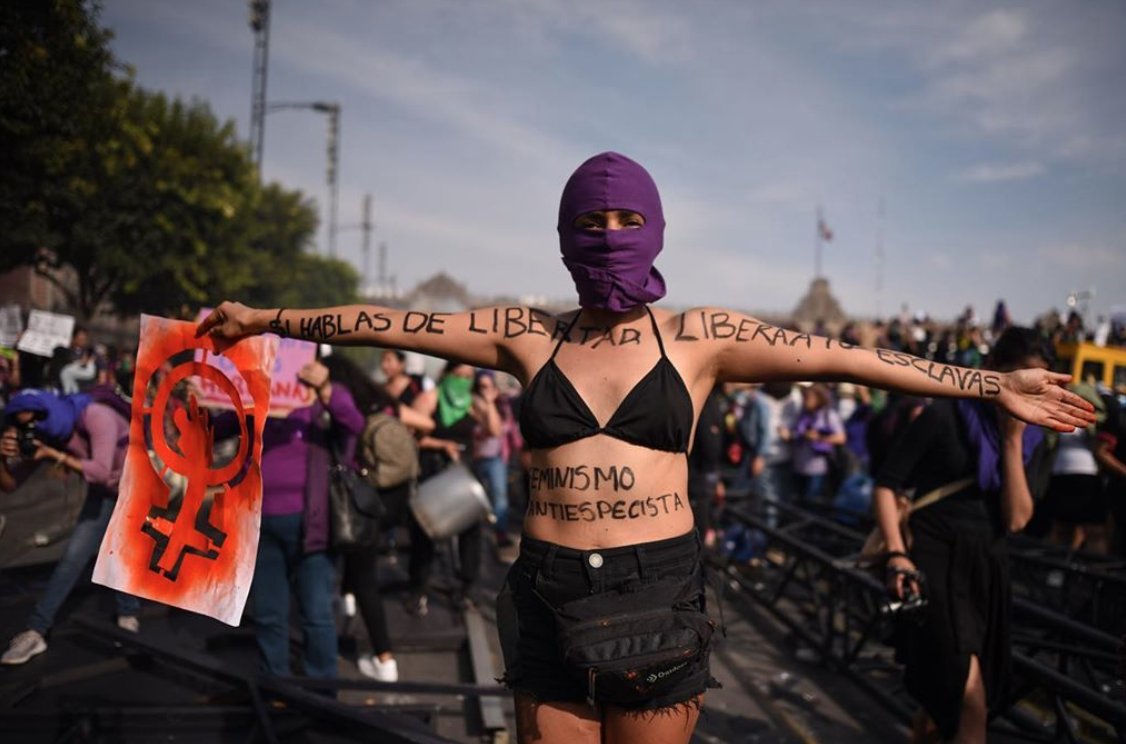 Victoria Razo, Fotoperiodista.Su trabajo está enfocado en temas de derechos humanos, género, desastres ambientales y migración.IG:  https://www.instagram.com/_victoriarazo/&nbsp;