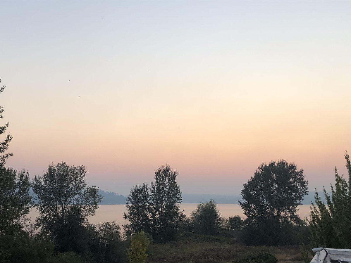 NWSSeattle's tweet photo. Smoky start to the day here in Seattle. Air quality has started to improve across portions of the southern Sound and should gradually improve in the Seattle metro area throughout the morning. #wawx https://t.co/WyR9AznYNq
