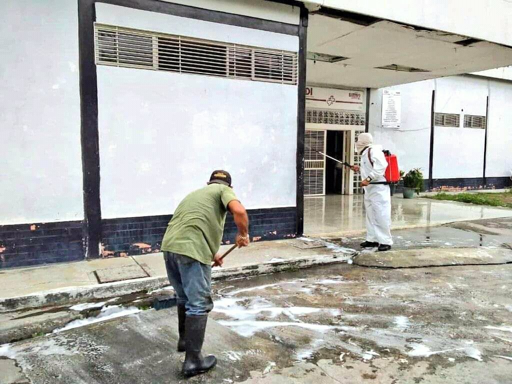 alcaldiajjm1's tweet photo. Gracias al Pdte @NicolasMaduro  a nuestro Gob. @rafaellacava10 y por instrucciones de la Alc @VillegasKarelia en el marco de la @MVzlaBella se han venido realizando Jornadas de Desinfección Masiva contra el Covid-19 en el municipio. @MinSaludVE 

#SolidaridadEntreLosPueblos https://t.co/r4Ok4PSBg9