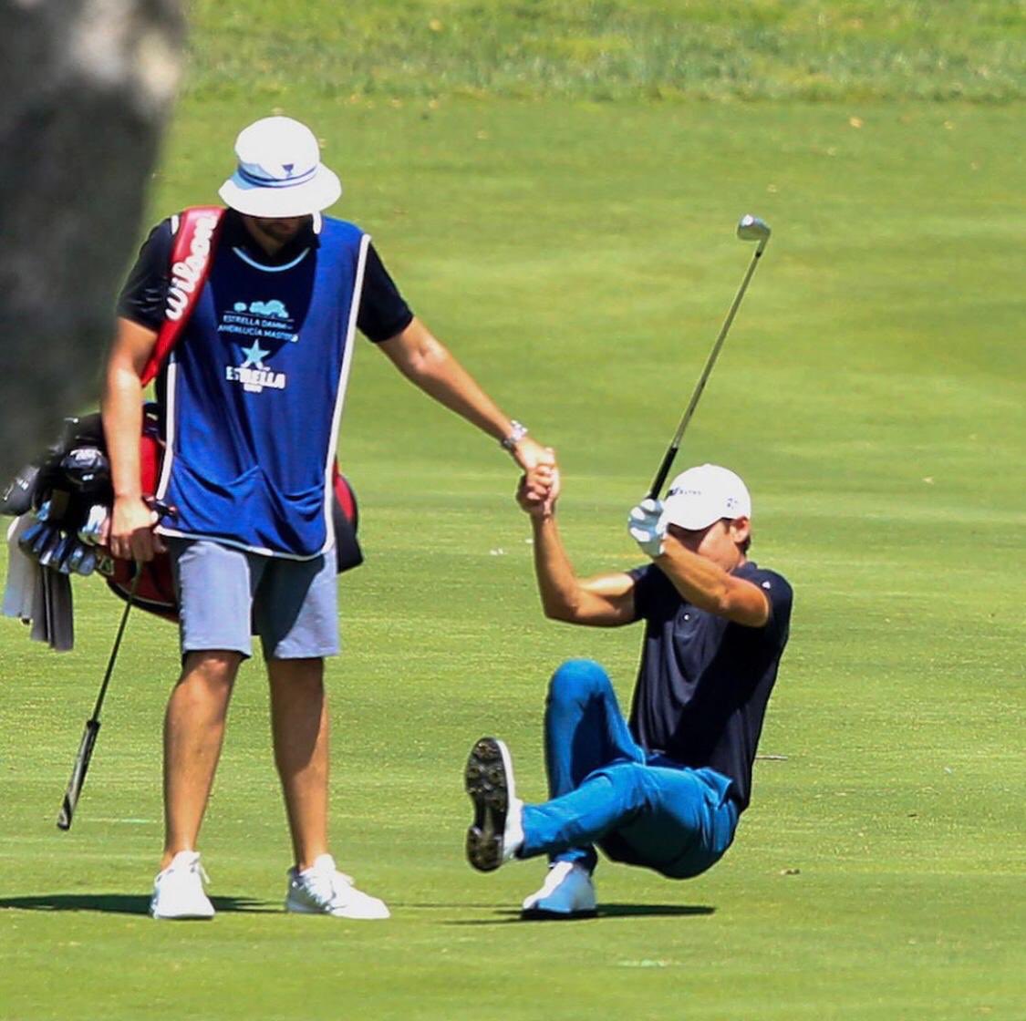 caddie_world's tweet photo. 72nd hole at Valderrama. 

Sometimes after  #ValderramaMasters week you need a little pick up 🤝 https://t.co/cSdxNogKIW