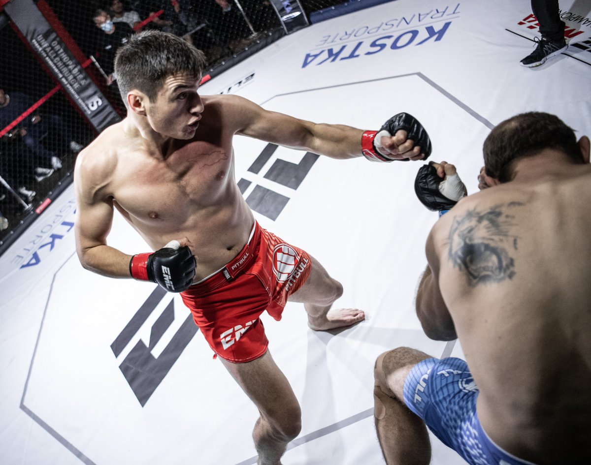 EMC_Promotion's tweet photo. An incredible performance from Georgia's Amiran Gogoladze at #EMC5 finishing MMA vet Pavel Kusch in the first round.
Full gallery up now on our Facebook page! https://t.co/BS7vjQDMJA