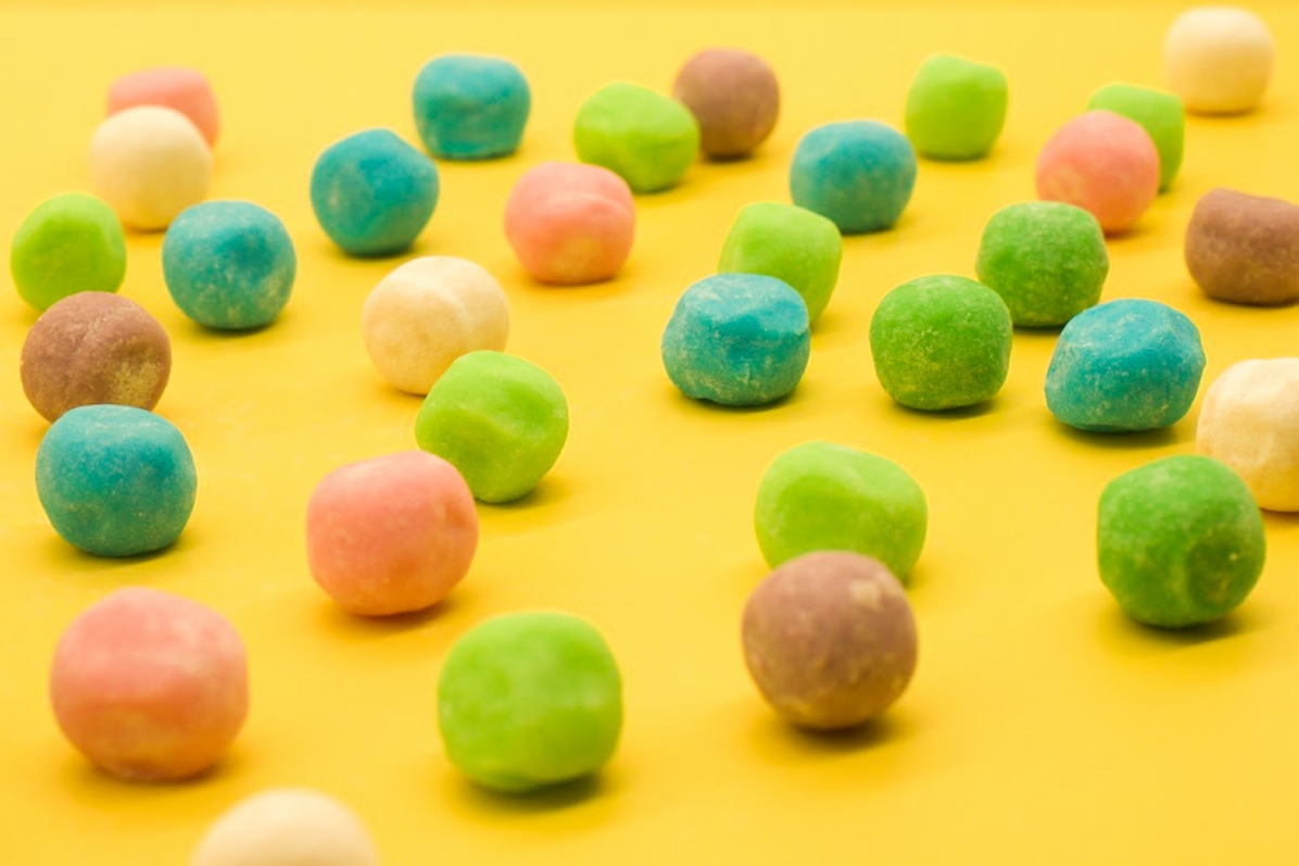 mrsimms_uk's tweet photo. Our Bonbons are delicious balls of chewy goodness and we've loads of different flavours from watermelon to raspberry to Vimto (really) both online at https://t.co/XsJS2BC1SK and in our wonderful shops.

#MrSimms #LoveSweets #ShopLocal #PickAndMix #Sweets #Bonbons https://t.co/APXpVCNX9U