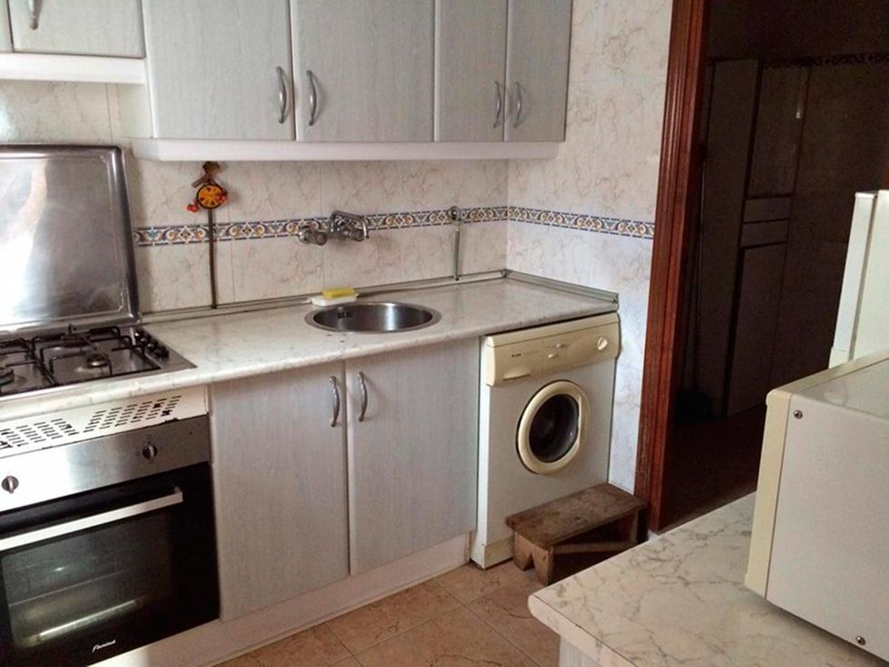 RoberReform's tweet image. AHORA ➡ esta cocina es moderna, pero con guiños a la esencia de la casa. 

ANTES ➡ aburrida y anticuada.

¿Te planteas una reforma radical de tu cocina? Hay muchos profesionales de la #reforma dispuestos a asesorarte para que el resultado sea tan espectacular como éste 😁