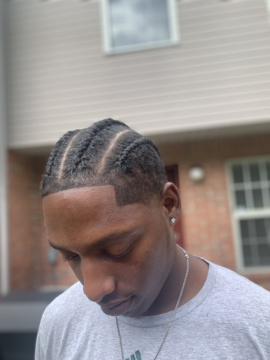 Benefits of having a brother that studies to become a barber‼️🦍 @bigbro  #family #barber #braids #haircut #fade #lineup #cleancut #brother #barbershop #barbercollege #student #barberstudent #barberintraining #detroitbarber #ypsilantibarber #michiganbarber #detroit