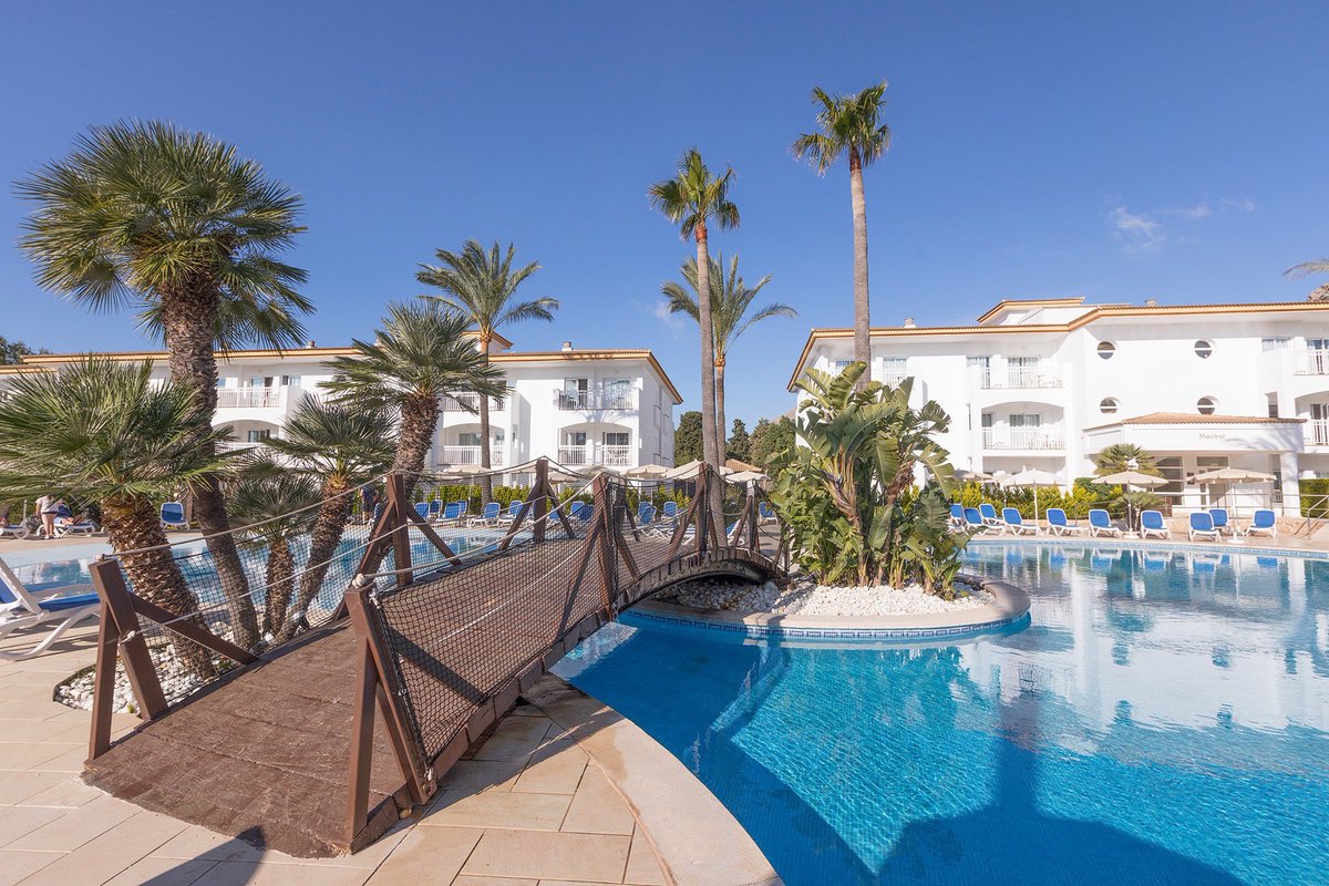 marhotels's tweet photo. Fun for children, free access to #spa, many hours of sunshine, rooms where you can feel at home and the best memories of 2020.
When will you come to #MarHotels Playa Mar & Spa?
https://t.co/wnWrkLbZA9
#Mallorca #holidays #thinkingofholidays #Pollensa https://t.co/OeHFS91VFp