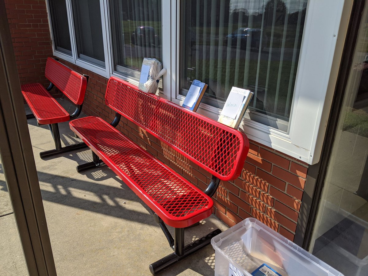 watchmebookit's tweet photo. Already getting curbside checkout requests 🎉📚🚗 https://t.co/nTLJBgLwp4