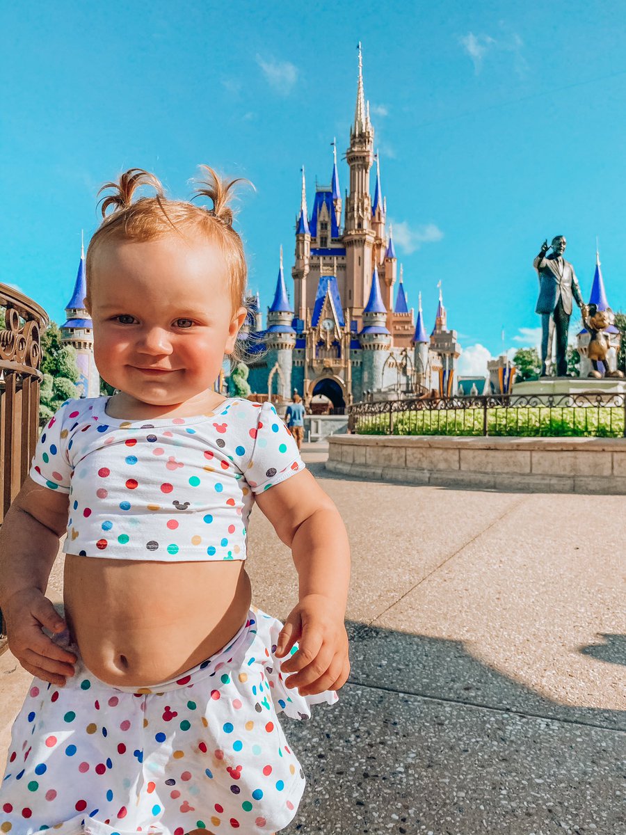 callielanejo's tweet photo. we made it to the happiest place on earth ✨ https://t.co/9QlMfBWKrU
