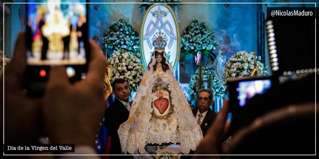 NicolasMaduro's tweet photo. Hoy celebro junto a mi familia, el Día de la Virgen del Valle. Reina del Oriente del país que nos acompaña con su infinita bondad y ternura en estos momentos difíciles. Te pedimos la fortaleza necesaria para no desmayar en la batalla que estamos dando tus hijos por la salud. https://t.co/hK6I98wF5V